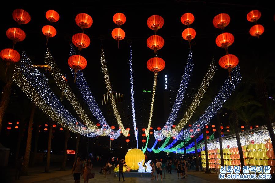 （文化）（3）香港举办中秋彩灯会