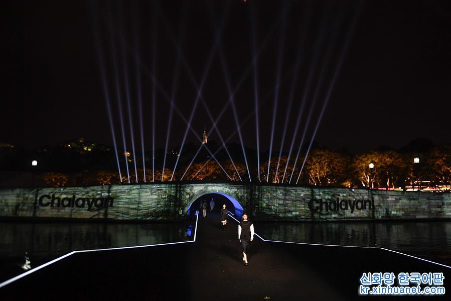 （文化）（3）杭州：断桥时装秀 装饰夜西湖