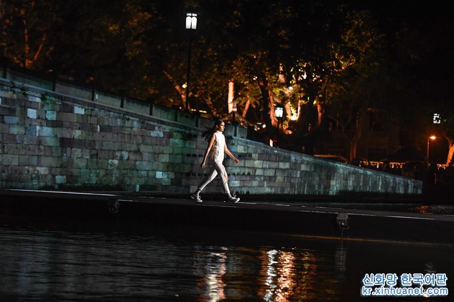 （文化）（2）杭州：断桥时装秀 装饰夜西湖