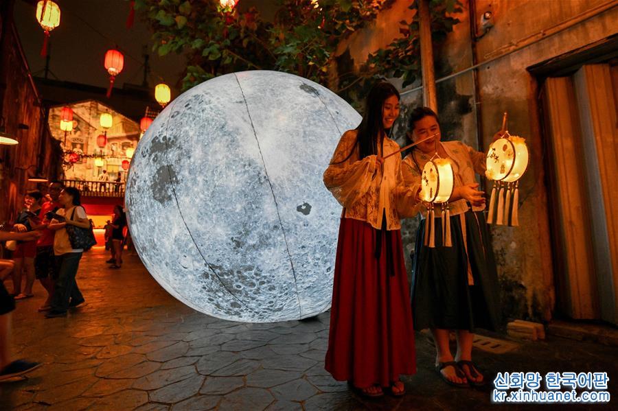（国际）（4）吉隆坡：与“月亮”合影