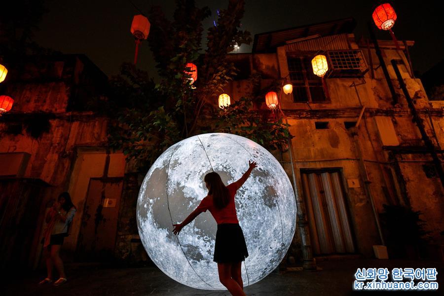 （国际）（5）吉隆坡：与“月亮”合影