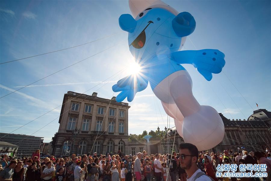 （国际）（1）布鲁塞尔举行卡通气球大巡游