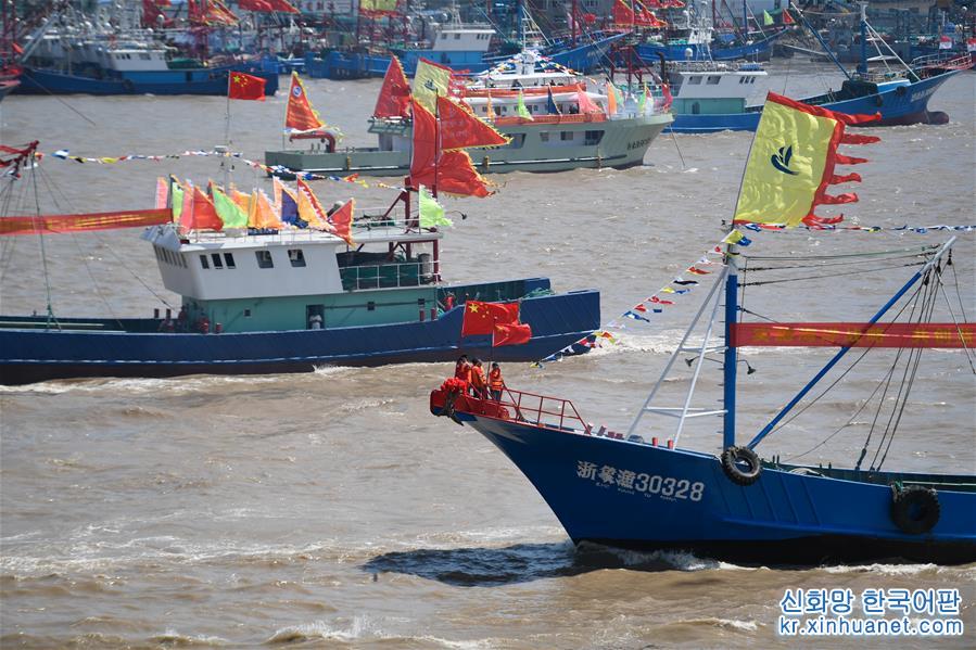 （社会）（2）东海伏季休渔结束 浙江象山千艘渔船整装出海