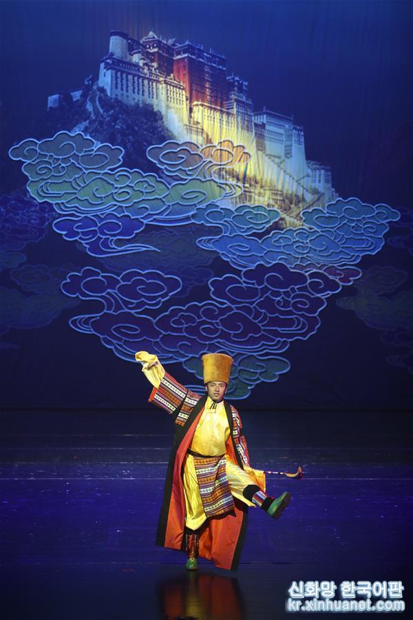 （新华视界）（5）大型舞剧《盛世锅庄》在兰州上演