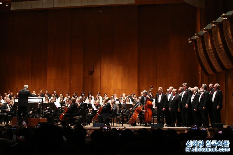 （新华视界）（2）世纪经典交响音乐会在纽约林肯中心举行