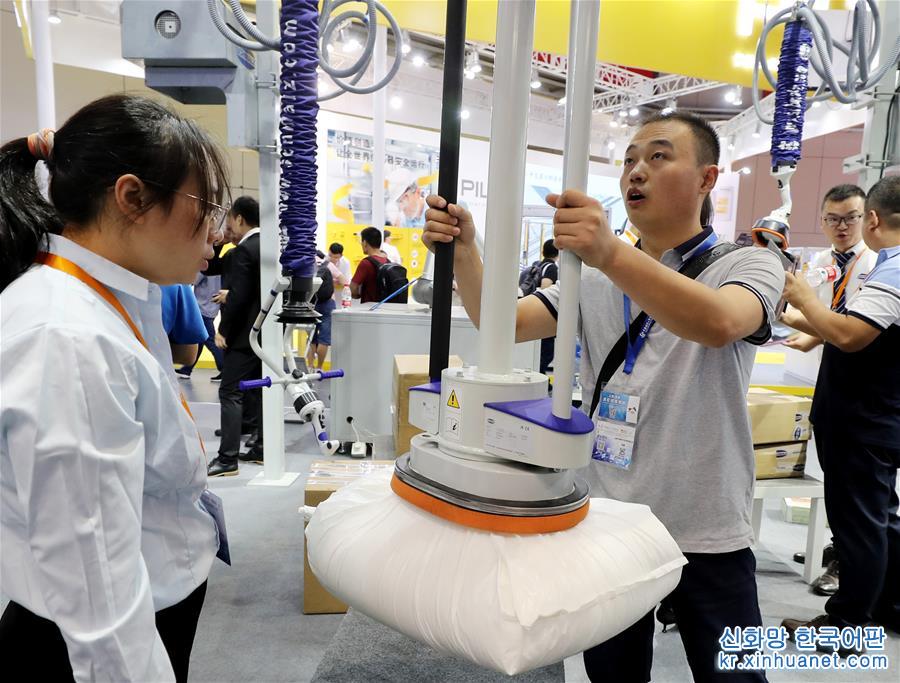 （社会）（3）第21届中国国际工业博览会在沪开幕