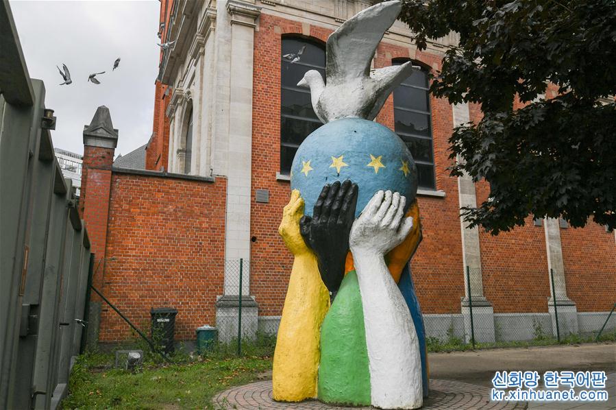 （国际）（2）世界和平日系列——比利时布鲁塞尔的“团结·和平”雕塑