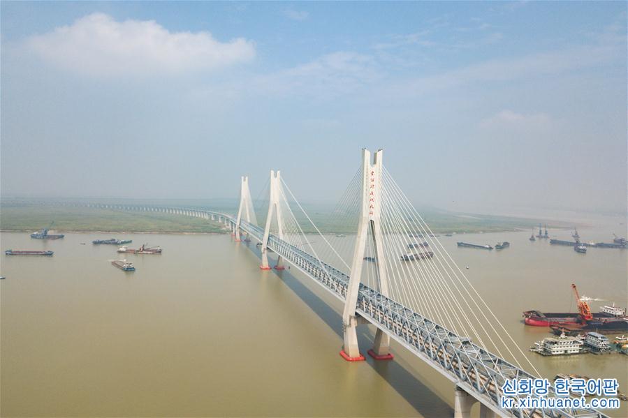 （圖文互動）（2）“中國智慧”擎起“鋼鐵長龍上的明珠”——記者探訪即將開通的浩吉鐵路洞庭湖大橋