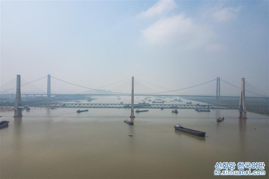 （图文互动）（3）“中国智慧”擎起“钢铁长龙上的明珠”——记者探访即将开通的浩吉铁路洞庭湖大桥
