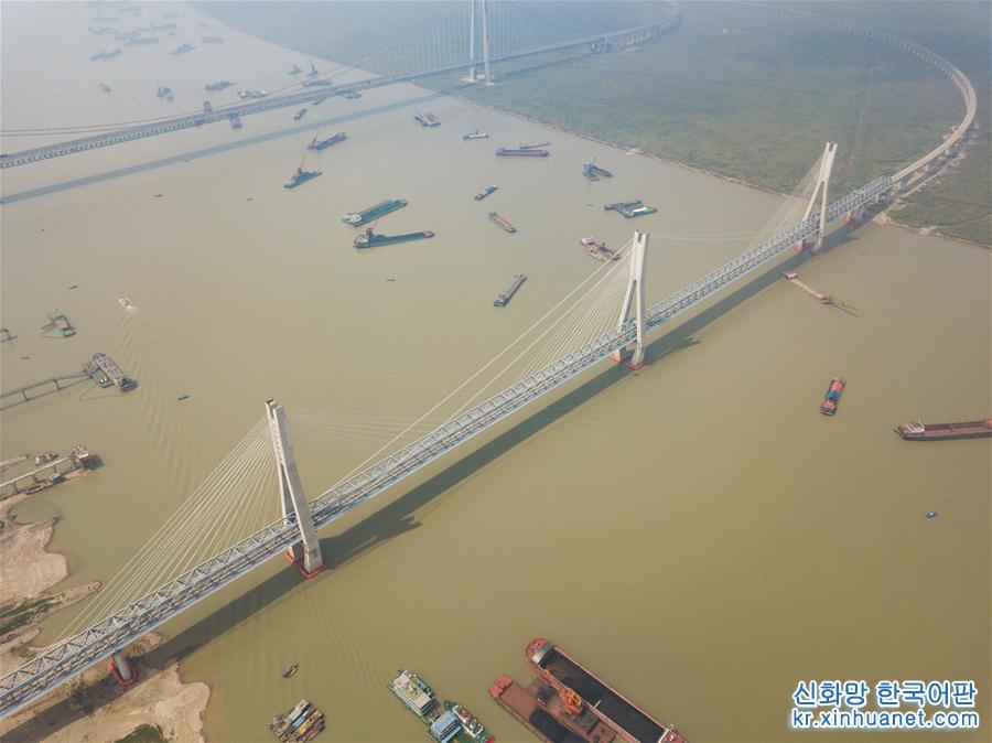 （图文互动）（6）“中国智慧”擎起“钢铁长龙上的明珠”——记者探访即将开通的浩吉铁路洞庭湖大桥