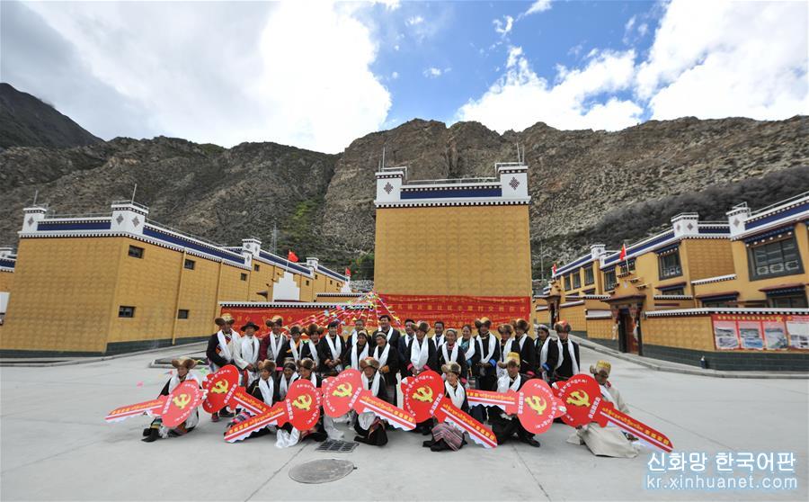 （社會）（2）西藏：邊民笑逐顏開搬新家