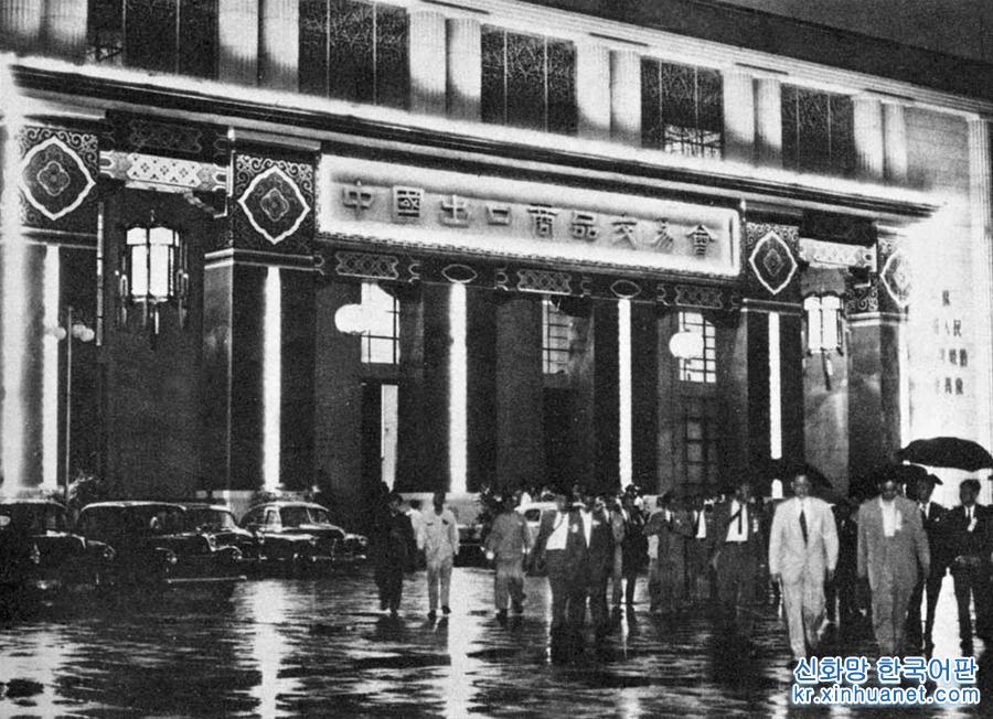 （新华全媒头条·图文互动）（2）天翻地覆慨而慷——从庆祝中华人民共和国成立70周年大型成就展看新中国光辉历程