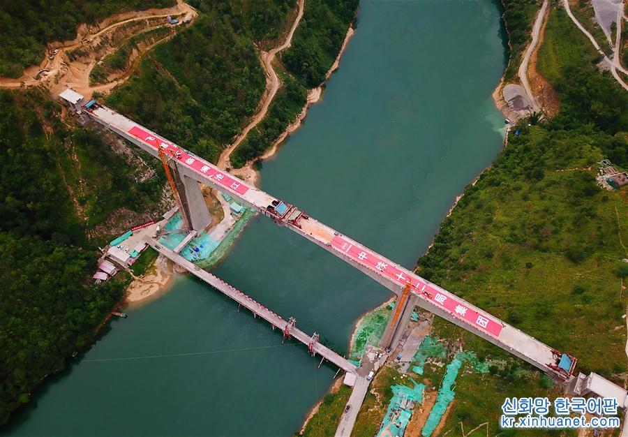 （经济）（2）澜沧江双线大桥顺利合龙