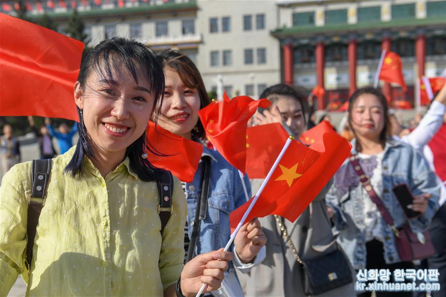 （社会）（10）多地举行“祝福香港·点赞祖国”活动