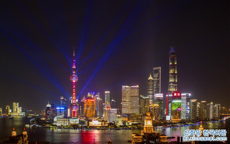 （新华视界）（2）上海：黄浦江畔灯光秀