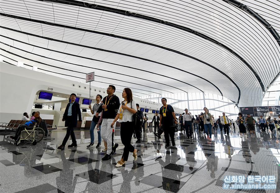 （经济）（5）中外媒体参观北京大兴国际机场