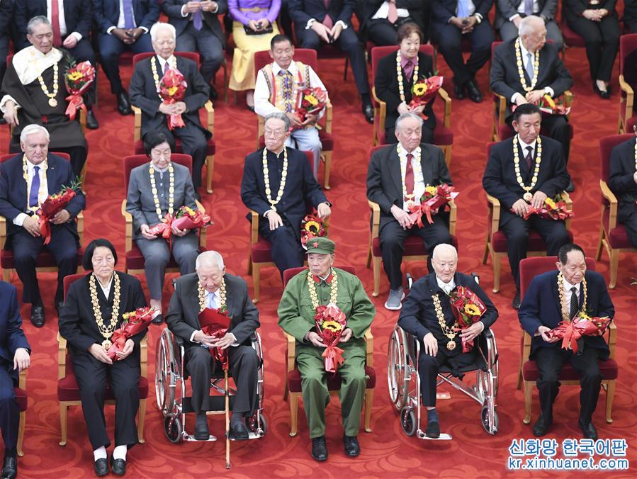 （时政）（10）国家勋章和国家荣誉称号颁授仪式在京举行