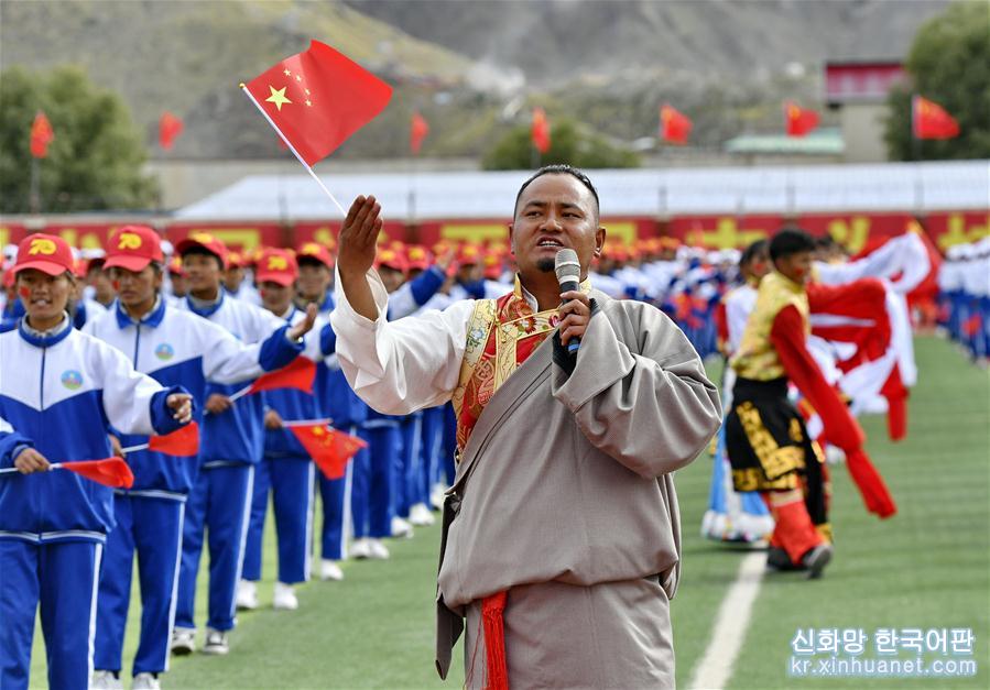 （社会）（1）西藏山南：师生歌唱祖国