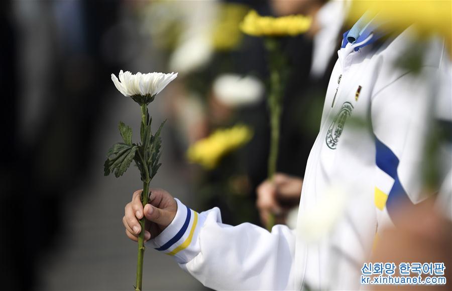 （时政）（20）烈士纪念日向人民英雄敬献花篮仪式在京隆重举行