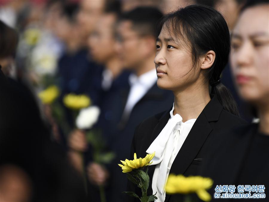 （时政）（22）烈士纪念日向人民英雄敬献花篮仪式在京隆重举行