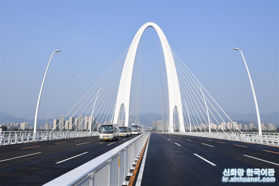 （社會）（1）北京：新首鋼大橋開通
