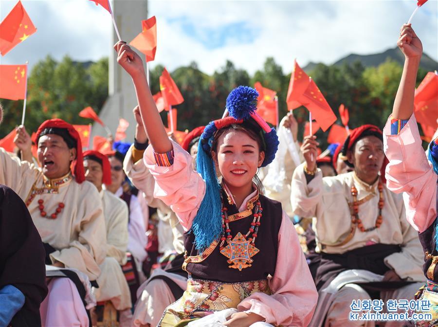 （社会）（1）西藏：千人锅庄颂祖国