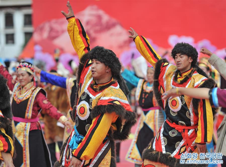 （社会）（4）西藏：千人锅庄颂祖国