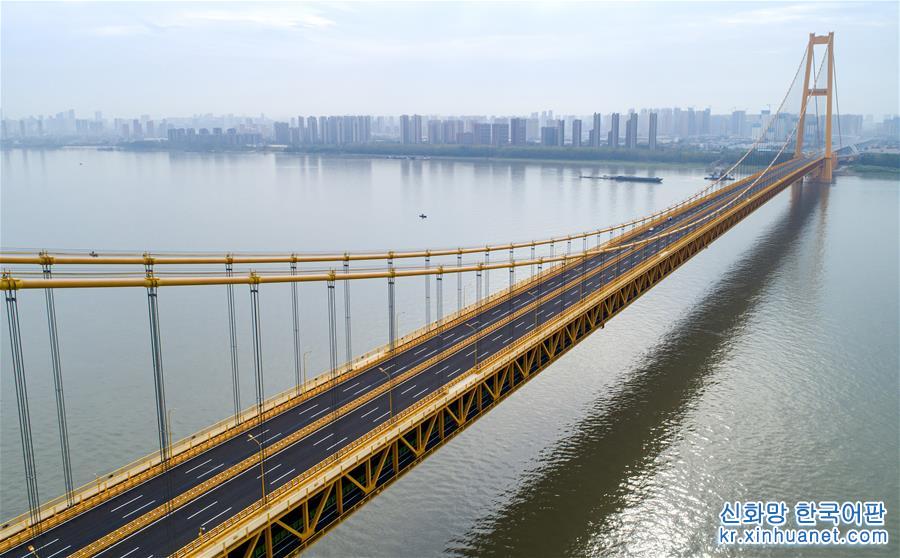 （经济）（6）长江上首座双层公路大桥通车