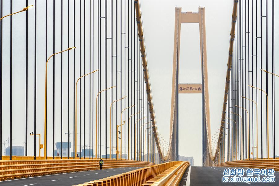 （经济）（5）长江上首座双层公路大桥通车
