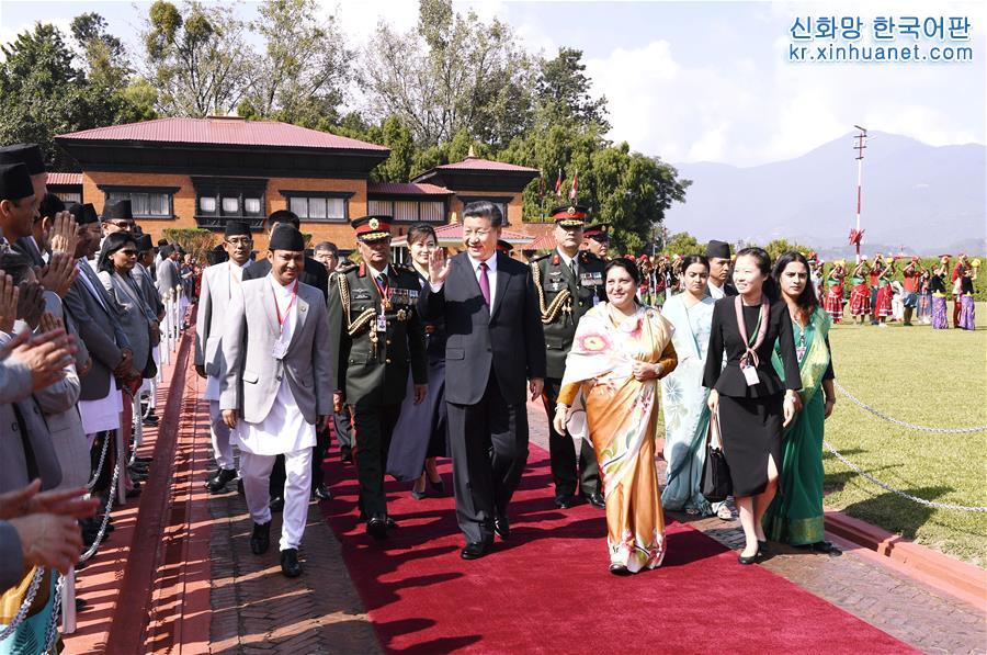 （时政）习近平出席尼泊尔总统班达里举行的隆重欢送仪式