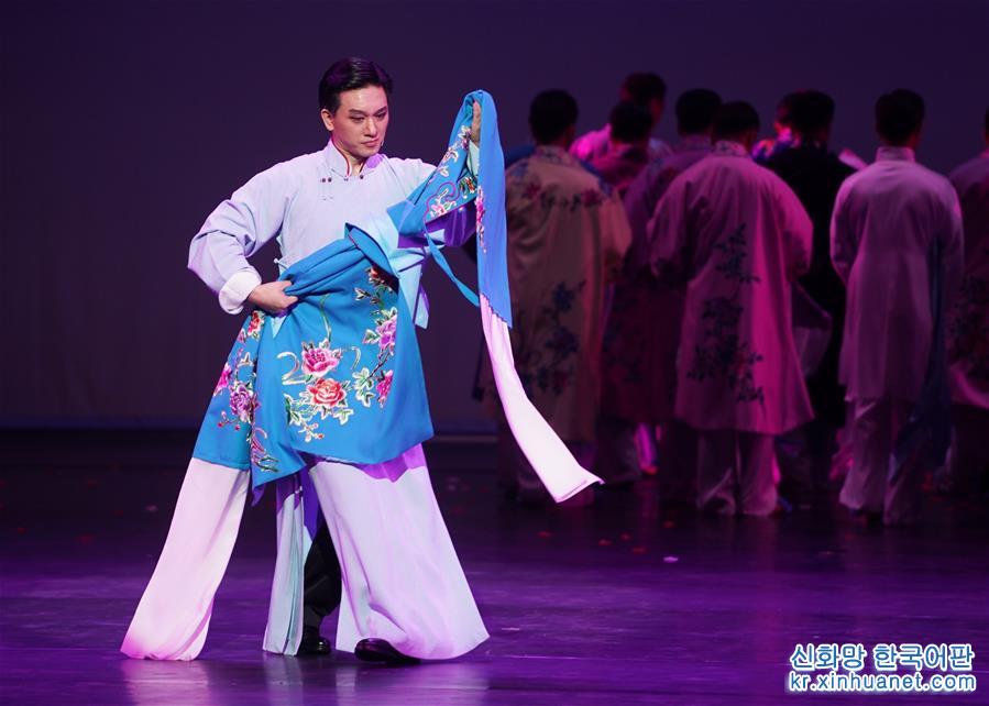 （文化）（1）京剧《梅兰芳·蓄须记》在南京上演