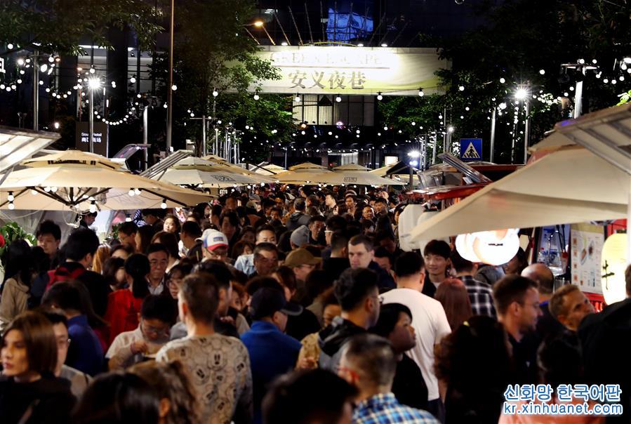 （社会）（1）上海：“安义夜巷”点灯  打造周末“夜经济”