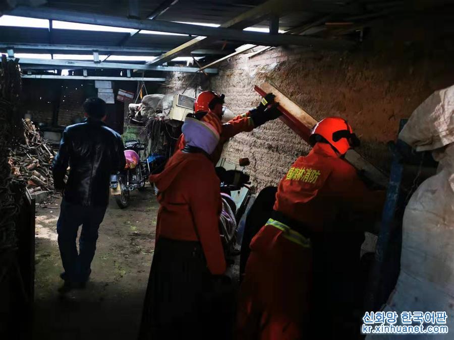 （突发事件后续）（3）救援人员赶赴甘肃夏河震区抢险救灾