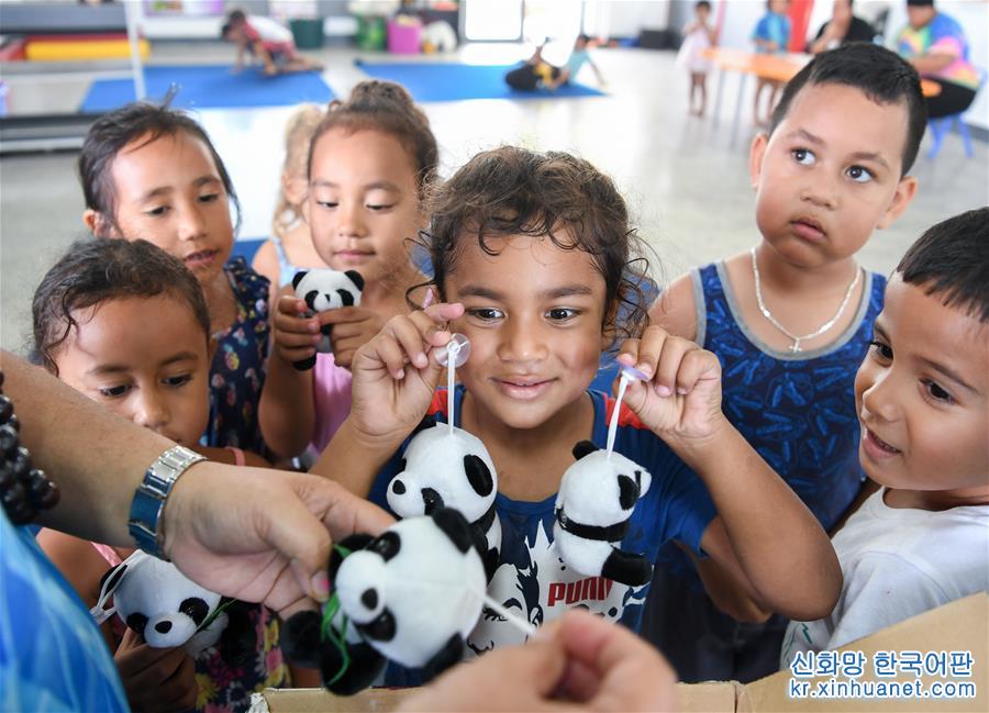 （国际·图文互动）（2）中国援建“你好”学校　圆库克群岛孩子梦