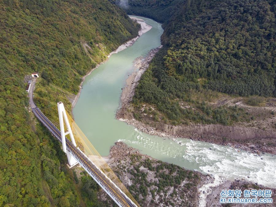 （新华视界）（3）西藏波密：壮观的迫龙沟特大桥