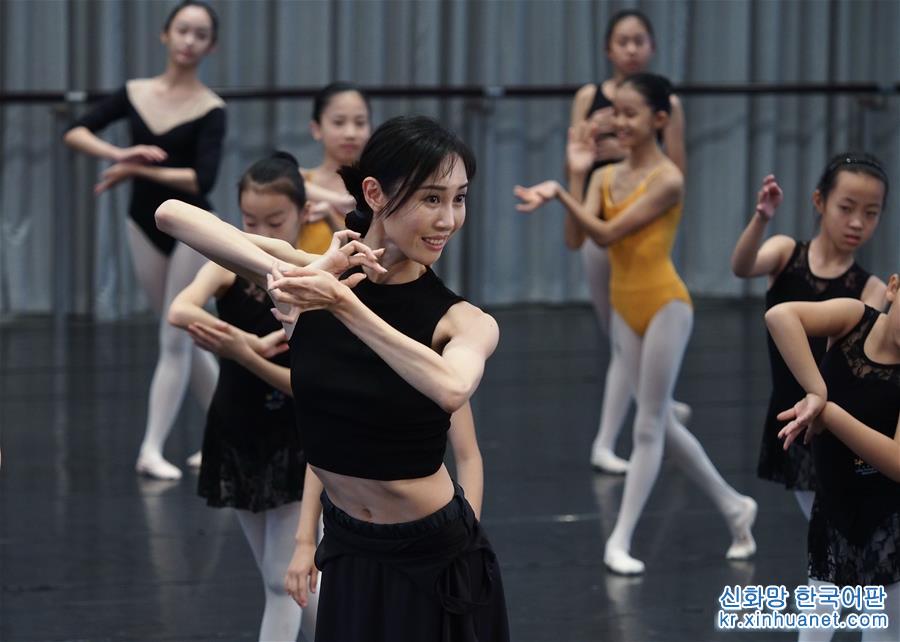 （文化）（1）“舞动十二小时”活动在上海国际舞蹈中心举行