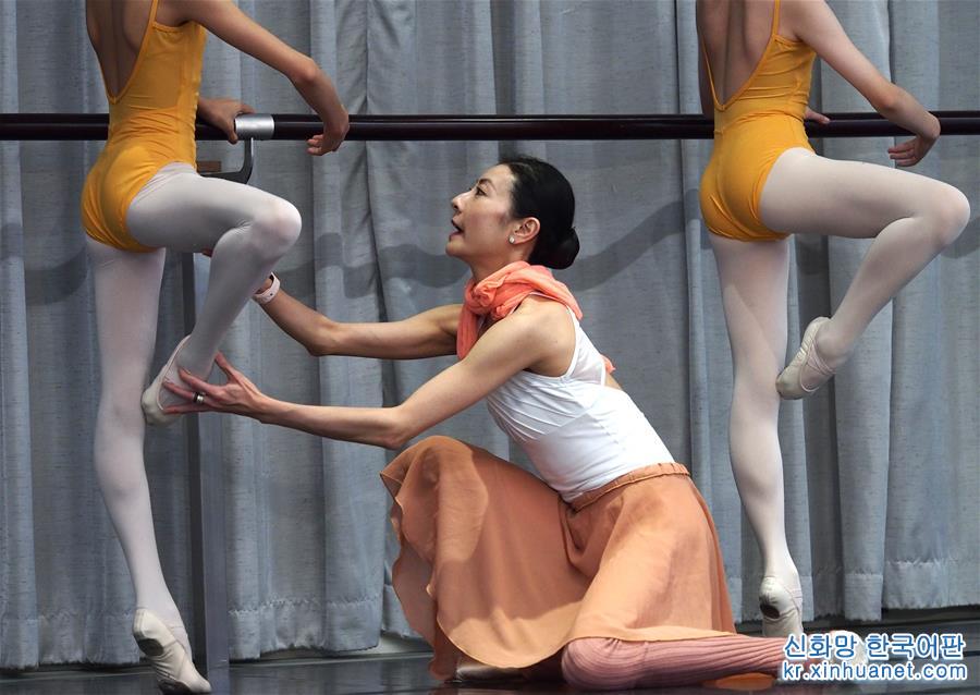 （文化）（5）“舞动十二小时”活动在上海国际舞蹈中心举行