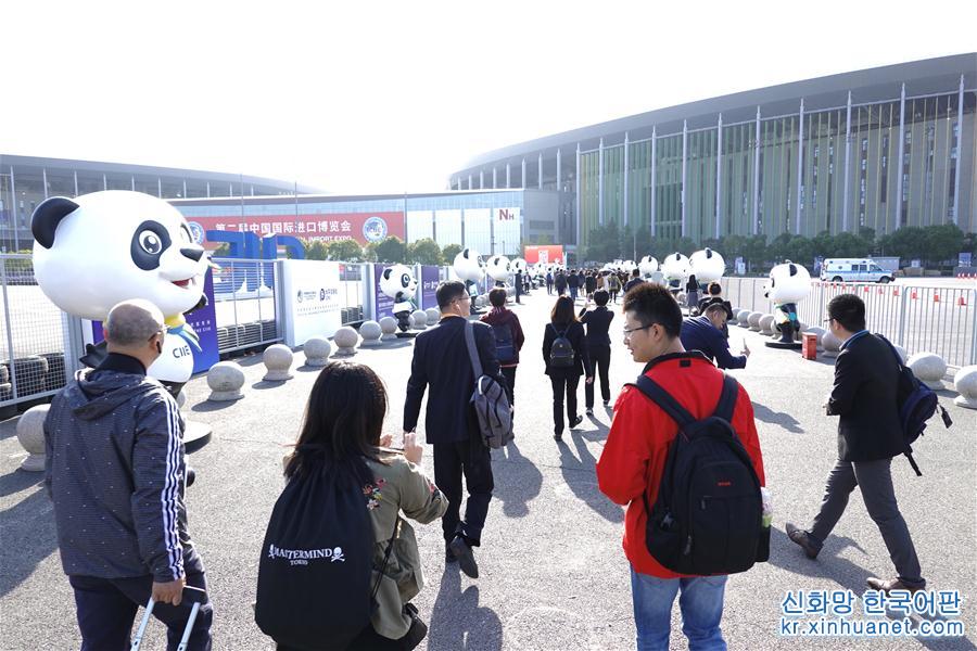 （第二届进博会·图文互动）（2）东方风起 江河奔腾——第二届中国国际进口博览会开幕式侧记