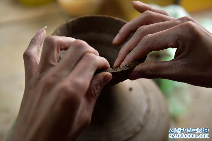 （社会）（2）青海班玛：传统黑陶助力村民增收