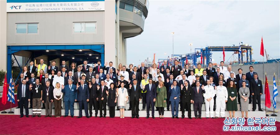 （XHDW）（4）习近平和希腊总理米佐塔基斯共同参观中远海运比雷埃夫斯港项目