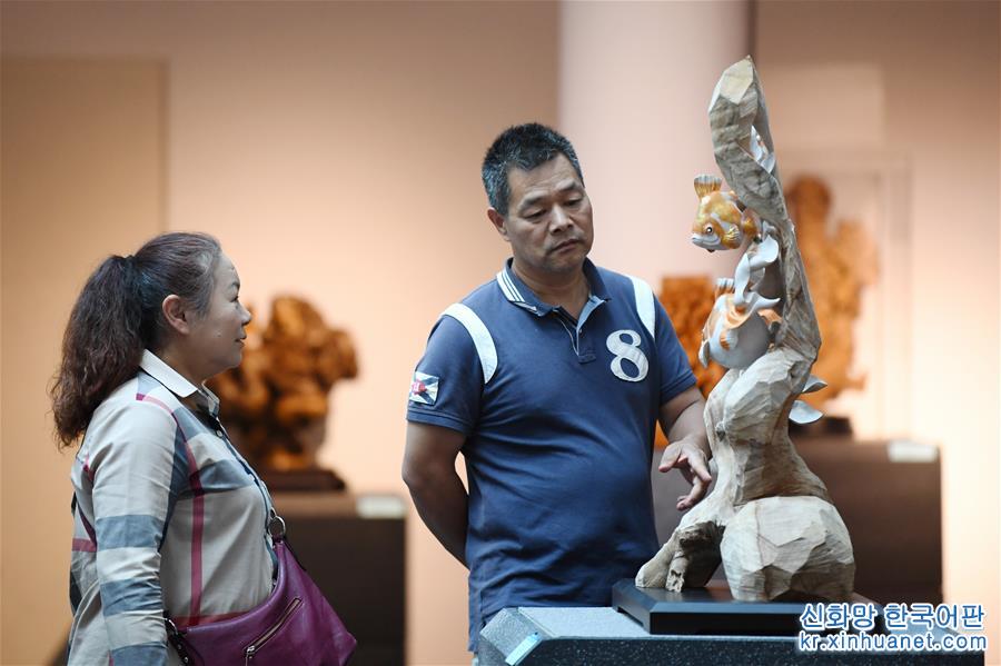 （文化）（4）台湾举办木雕艺术联展