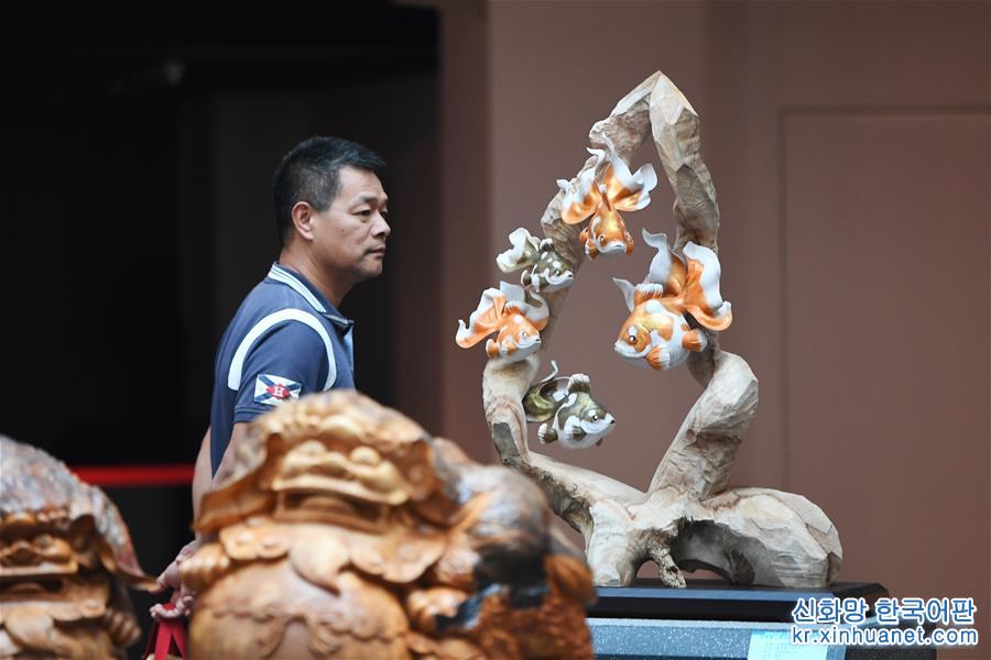 （文化）（3）台湾举办木雕艺术联展