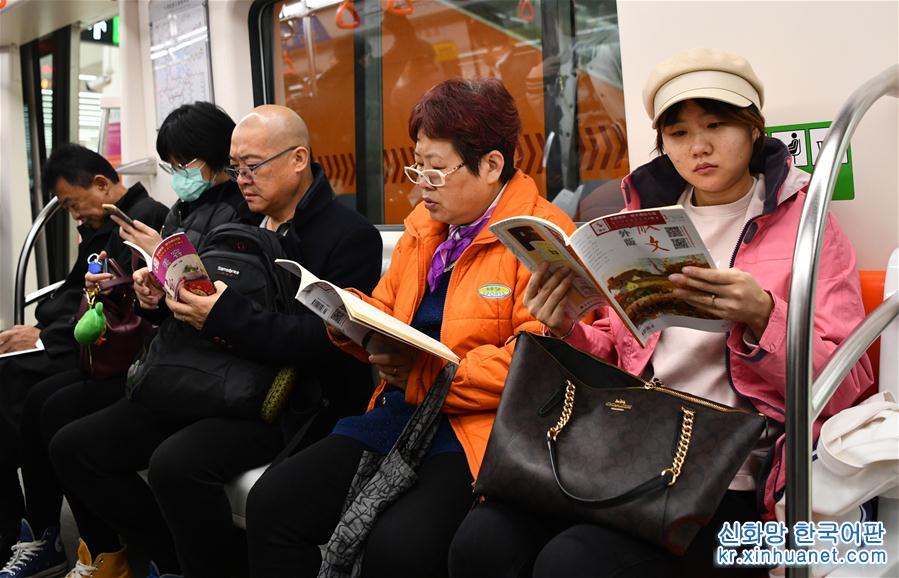 （社会）（2）天津：地铁里的“图书漂流”