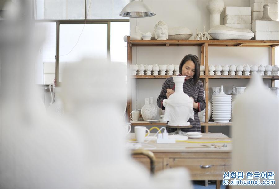 （社會）（4）福建德化陶瓷工匠：潛心四十載  “飛花”中國白