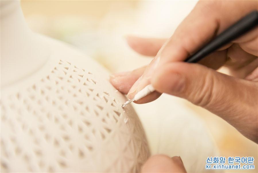 （社會）（5）福建德化陶瓷工匠：潛心四十載  “飛花”中國白