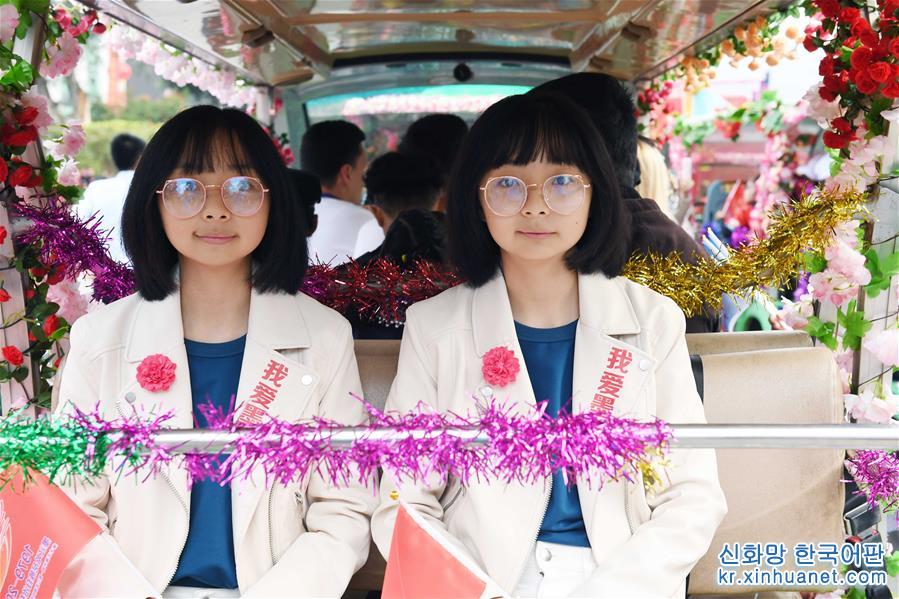 （文化）（3）云南墨江国际双胞胎文化节举行花车巡游