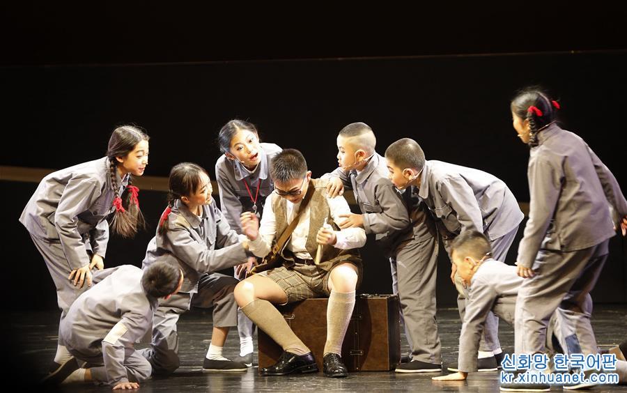 （文化）（1）抗戰題材兒童劇《箱子裏的圖書館》在京上演