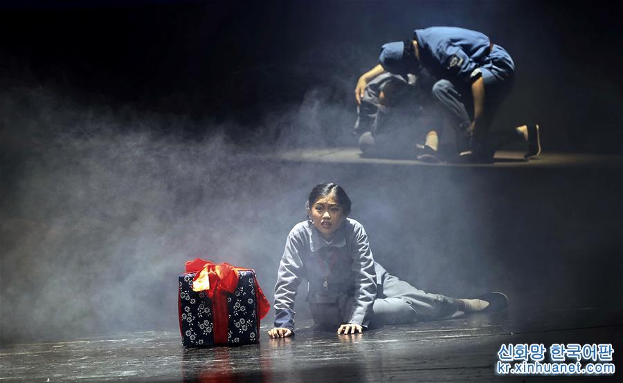 （文化）（3）抗战题材儿童剧《箱子里的图书馆》在京上演
