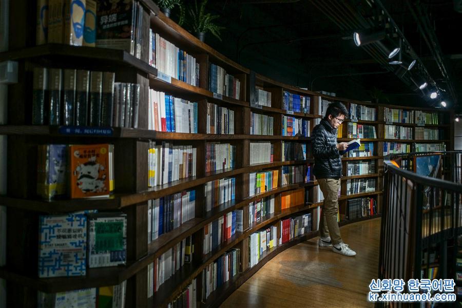 （社会）（10）探访北京特色实体书店——皇城根儿书店之旅
