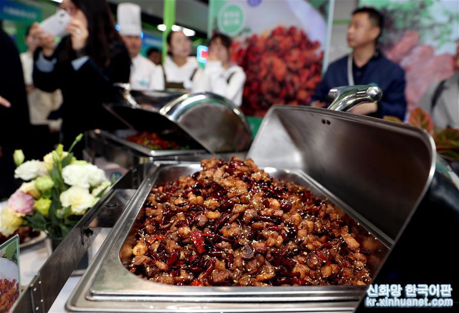（新华视界）（2）上海：大学生美食节 “青春饭”大比拼